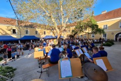 Schlosshof 1